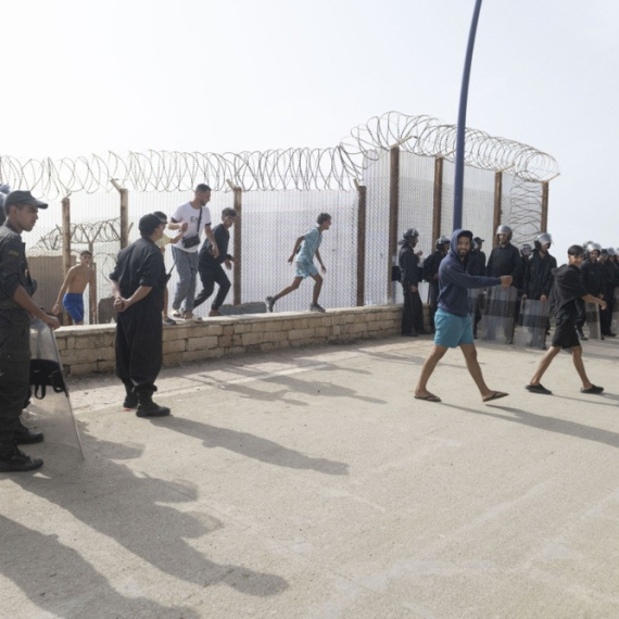 Hiljade migranta i dalje na ulicama Seute; Vlada planira veliki premeštaj