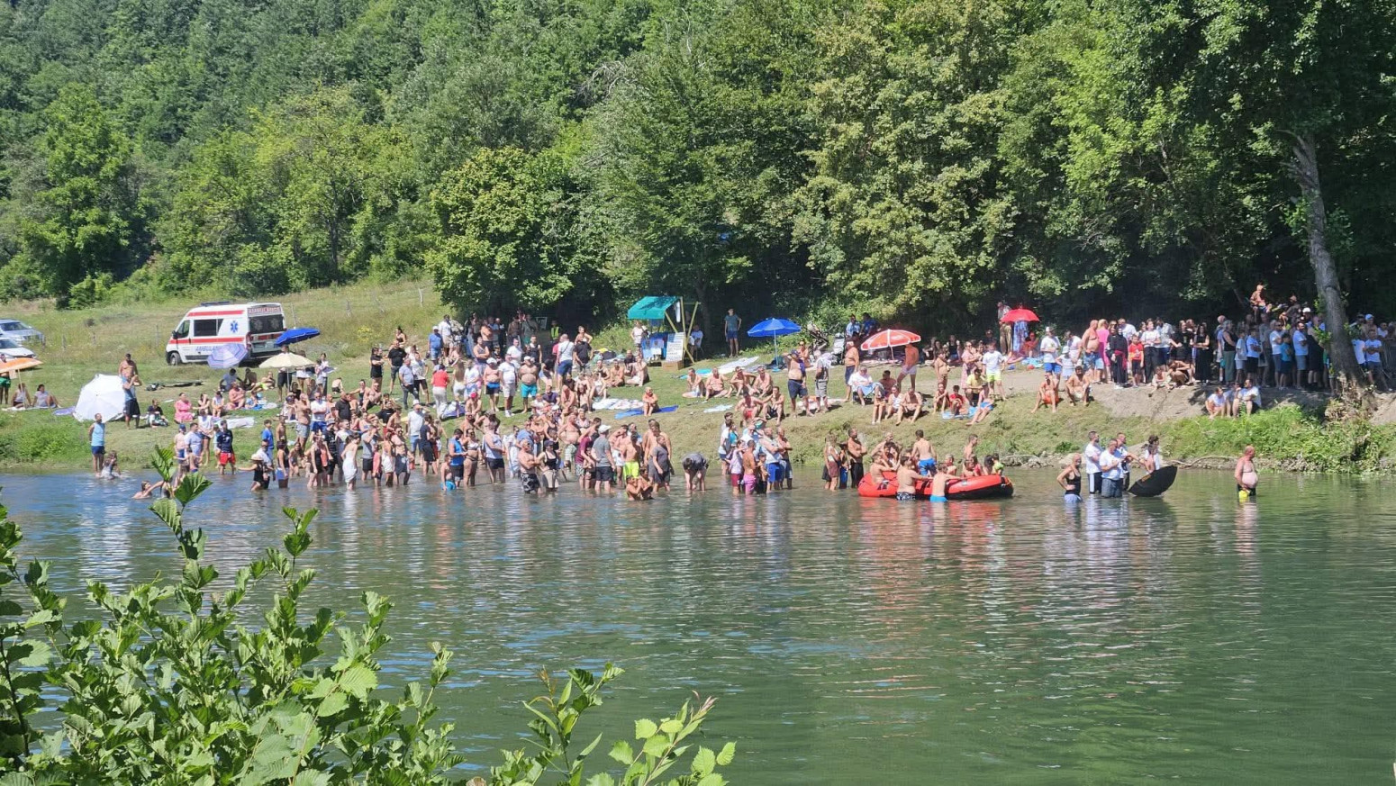 Brodarevo bilo centar adrenalina: Skakači iz tri države pokazali neverovatnu hrabrost FOTO