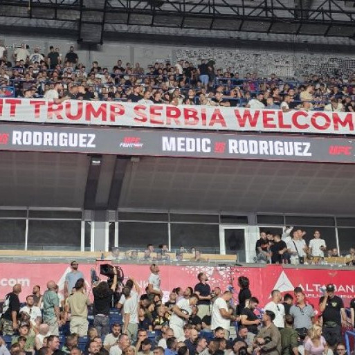 Neverovatan transparent na UFC Beogradu; "Predsedniče Tramp, Srbija vam želi dobrodošlicu"