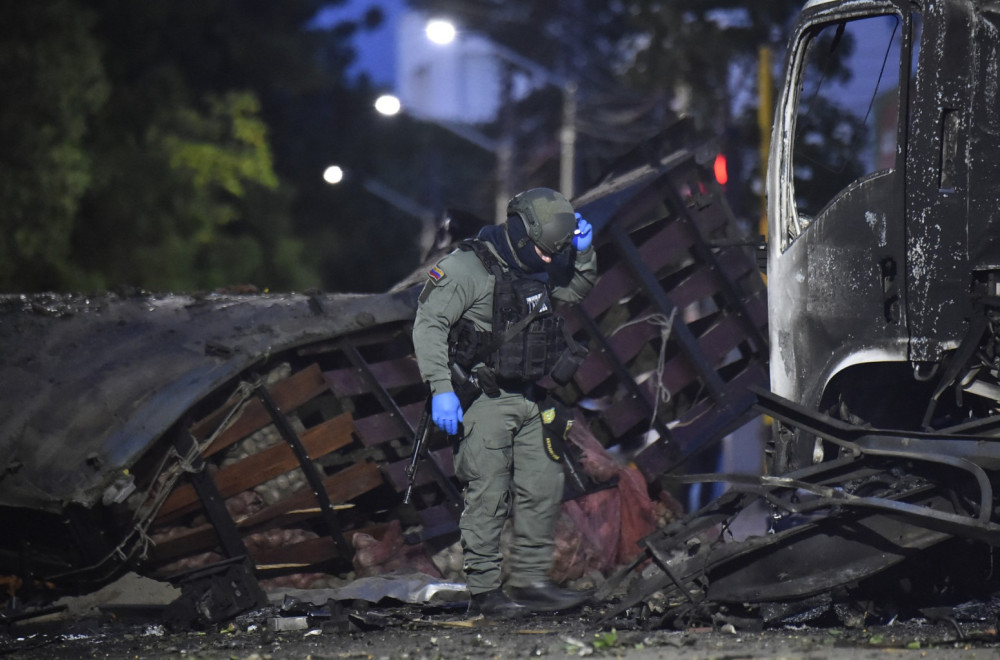 Eksplozija ispred policijske baze; Povređeno 11 policajaca