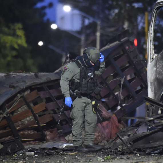 Eksplozija ispred policijske baze; Povređeno 11 policajaca