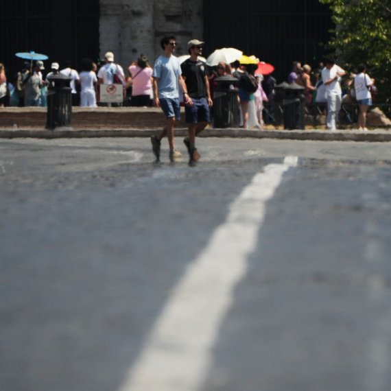 Italija bukvalno ključa: Crveni alarm za 27 gradova izmereno čak 75 stepeni FOTO