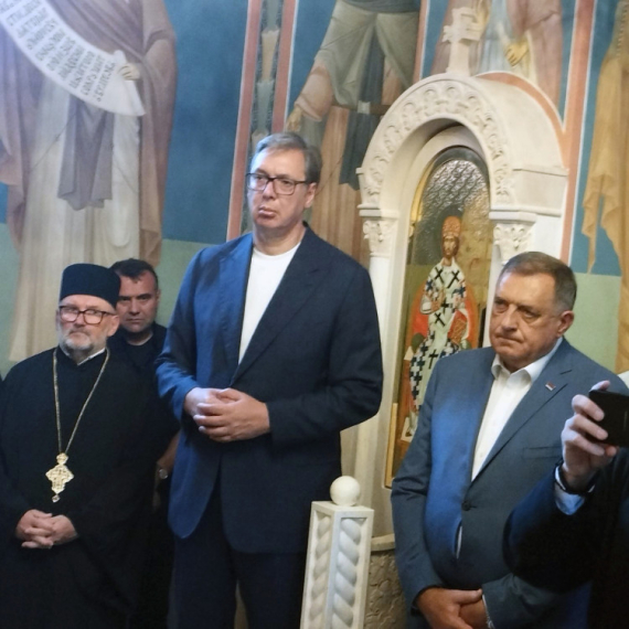 Vučić i Dodik u manastiru Rmanj; Vladika Sergije: Na ovo sveto tlo kročio prvi među Srbima, predsednik Srbije