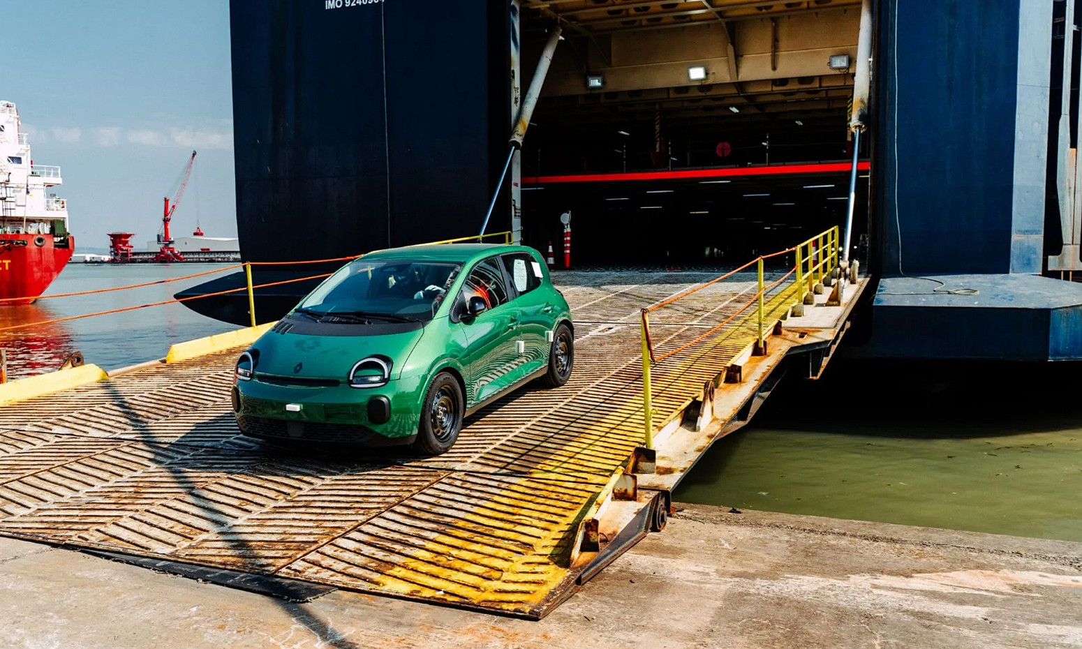 Renault napravio neobičan potez: Novi Twingo je već u salonima, ali ne i na putevima FOTO