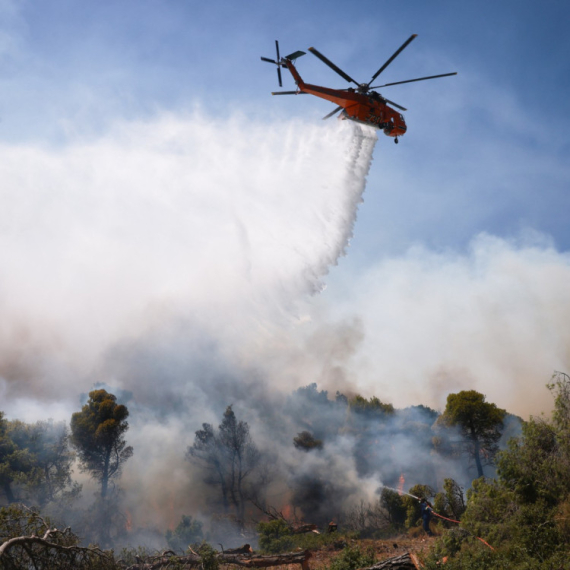 Srušila se dva helikoptera tokom akcije gašenja požara u Grčkoj; Sudarili se u vazduhu VIDEO