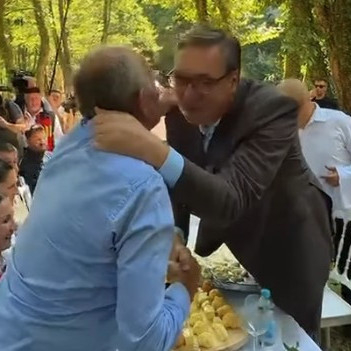 Vučić u Janjskim otocima: Prvi predsednik Srbije koji je došao u taj kraj; "Ljudi su ovde ponosni na Srbiju"