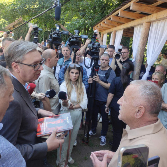 Vučić danas ide i u Čipuljić: Posetiće obnovljenu kuću svog oca i dočekati komšije