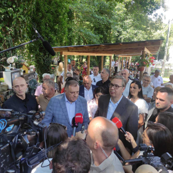 Vučić u Janjskim otocima i Vodicama; Prvi predsednik Srbije koji je došao u taj kraj; "Srbija će vam pomoći"