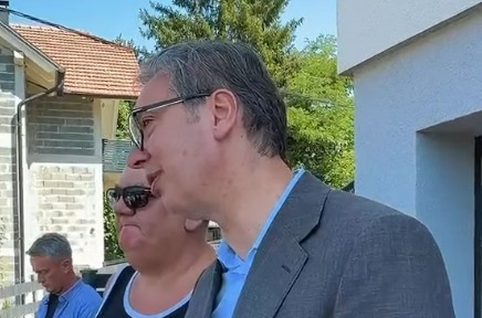 Vučić na dedovini u Čipuljiću: Prisetio sam se detinjstva, bezbrižnih dana, lopte i prašnjavih terena VIDEO