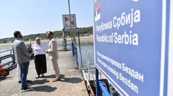 Država preduzima sve mere za bezbednu plovidbu: Četiri broda nasukana, posade zbrinute