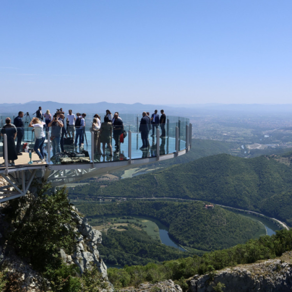 Vidikovac na Kablaru oduševio Srbiju: Više od 3.000 posetilaca tokom prvog vikenda FOTO