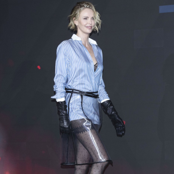 Pa, da li je moguće? Prekršila je sva modna pravila da bi pokazala čist seksepil FOTO