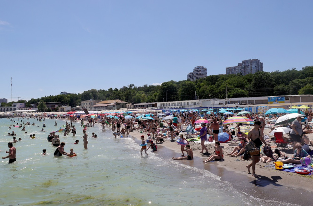 Kupanje i sunčanje u vreme vazdušne opasnosti – ovde su alarmi postali deo svakodnevice FOTO