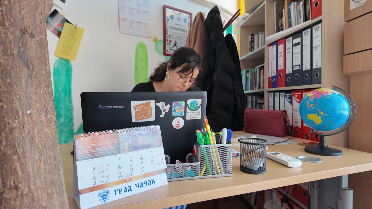 Vršnjaci, trend i laka zarada: Zašto mladi u Čačku posežu za alkoholom, drogom i kockom