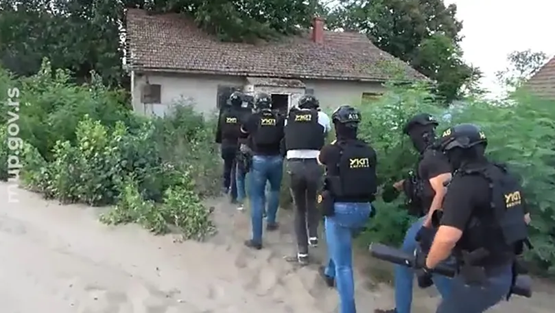 U Beogradu uhapšene tri osobe osumnjičene za teško ubistvo muškarca na Karaburmi