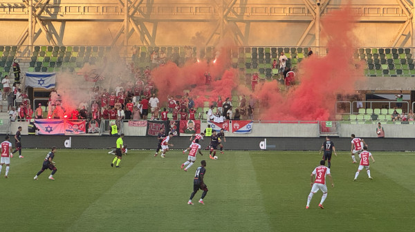 Zvezda u "paklenim" uslovima – meč je počeo!