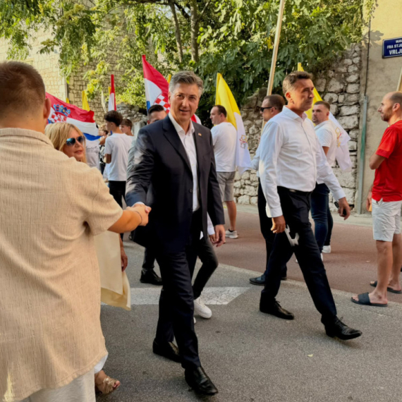 Hrvatska slavi "Oluju"; Na obeležavanju godišnjice prisutan ceo državni vrh i crnogorski zvaničnik