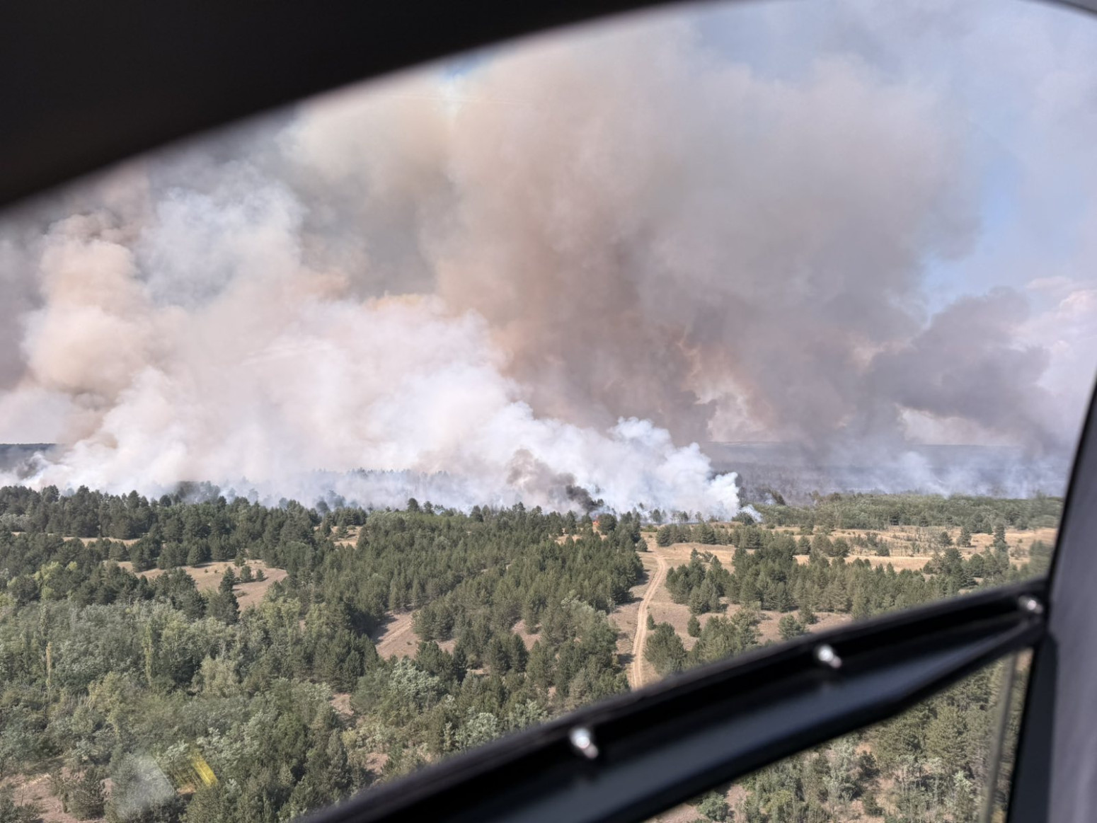 Vatra guta Deliblatsku peščaru: MUP digao avijaciju FOTO