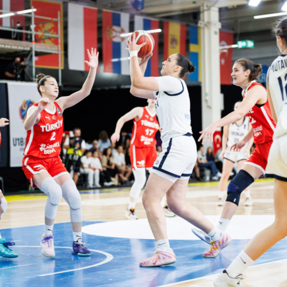 Srbija preživela dramu i otišla u 1/4 finale EP!