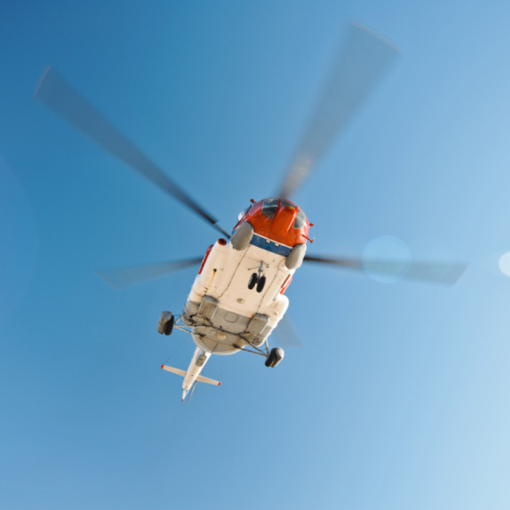 Drama na Hvaru: Ženi pozlilo na plaži, helikopter Hitne pomoći spasao je u poslednjem trenutku