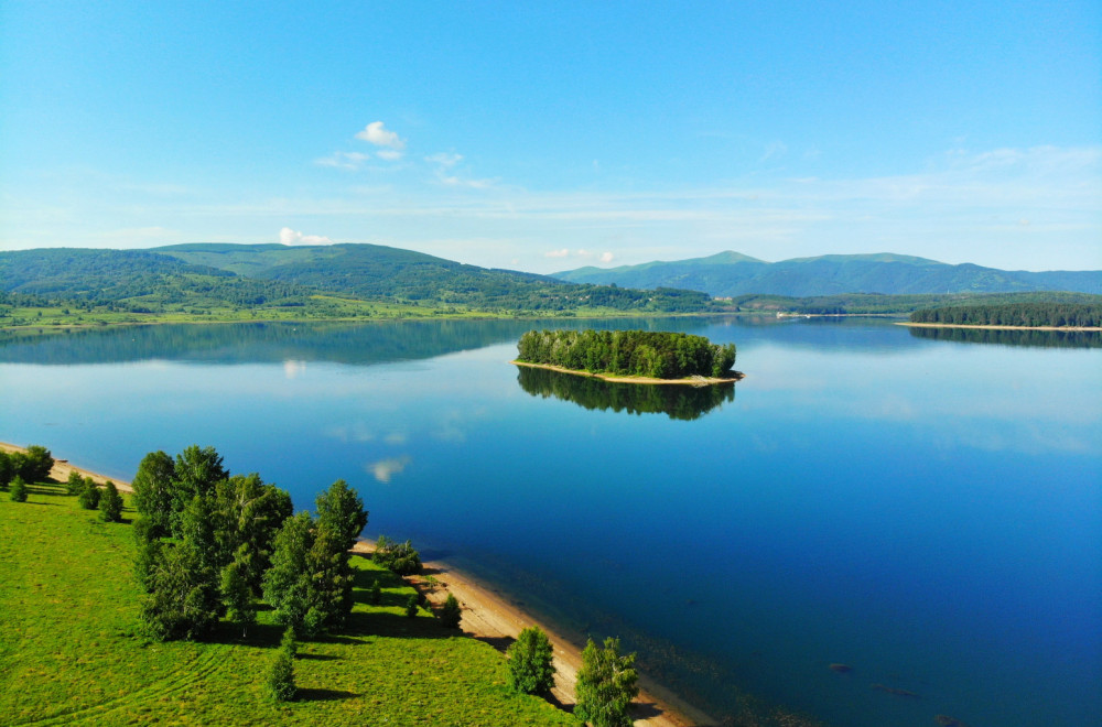 Čisto jezero, planinski vazduh i netaknuta priroda: Ovo je more Srbije VIDEO