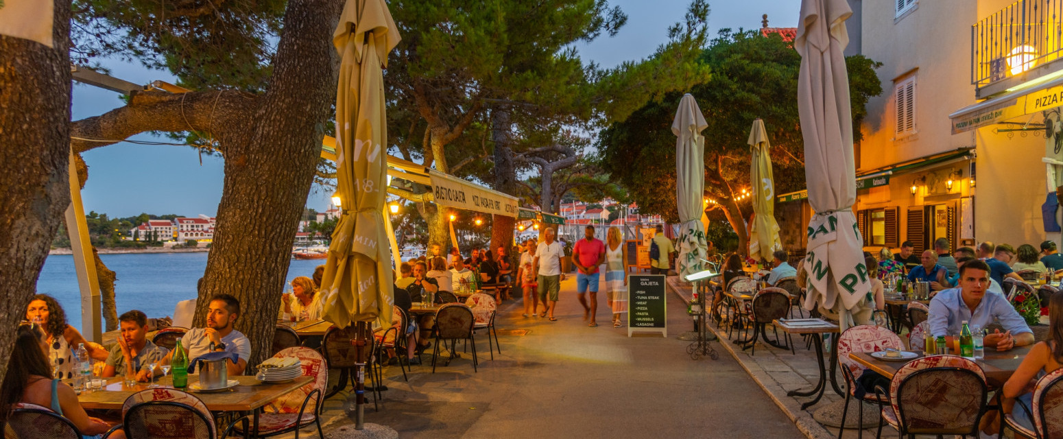 Turistkinja ostala u šoku na Korčuli: "Večera mi se pretvorila u okupljanje kulta" VIDEO