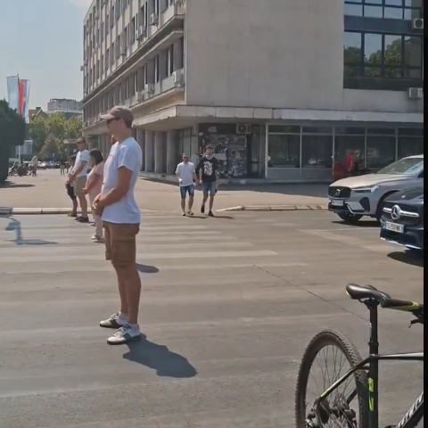 Šaka blokadera maltretira građane u Novom Sadu FOTO/VIDEO