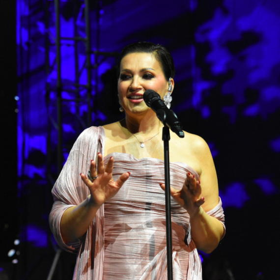 Nina Badrić pokazala je raskošne obline, ali i kupaći kostim koji je letnji hit FOTO