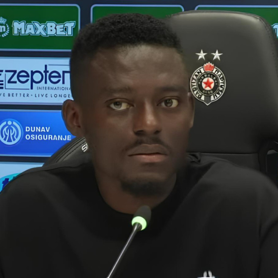 Baba već na promociji "zapalio" navijače VIDEO