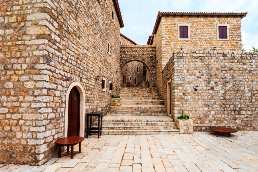 Mnogi dolaze u Ulcinj zbog plaža, ali da li ste posetili njegov Stari grad? Evo zašto je toliko poseban
