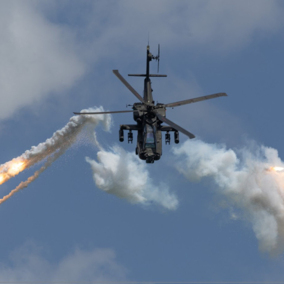 Grčka diže ""Apače; dva moćna helikoptera lete ka Emiratima FOTO