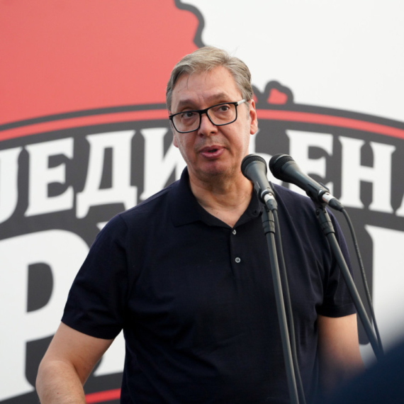 Vučić najavio veća primanja građana: "Penzije će da prate plate"