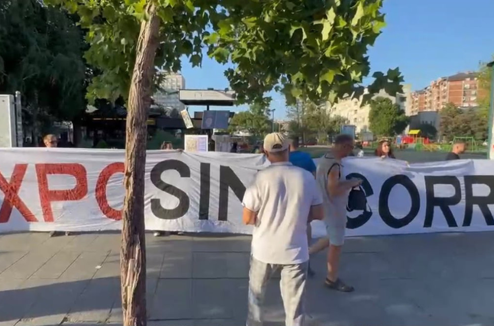 Opet teror manjine; Petoro blokadera ometa Expo karavan u Kragujevcu VIDEO
