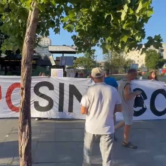 Opet teror manjine; Petoro blokadera ometa "Expo karavan" u Kragujevcu VIDEO
