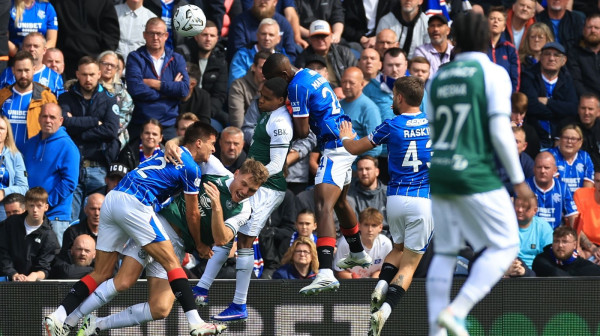 Dragojeviću Hibernijan dolazi u košmare – skrivio penal, pa zamenjen na poluvremenu! VIDEO