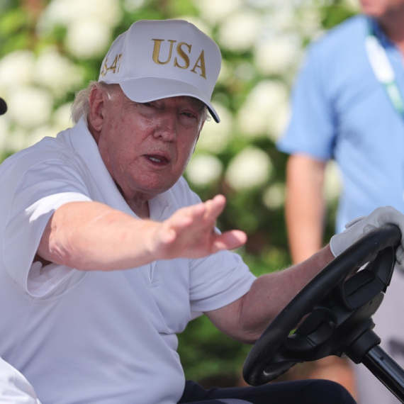 Uzbuna iznad Trampovog kluba; Podignuti američki lovci FOTO