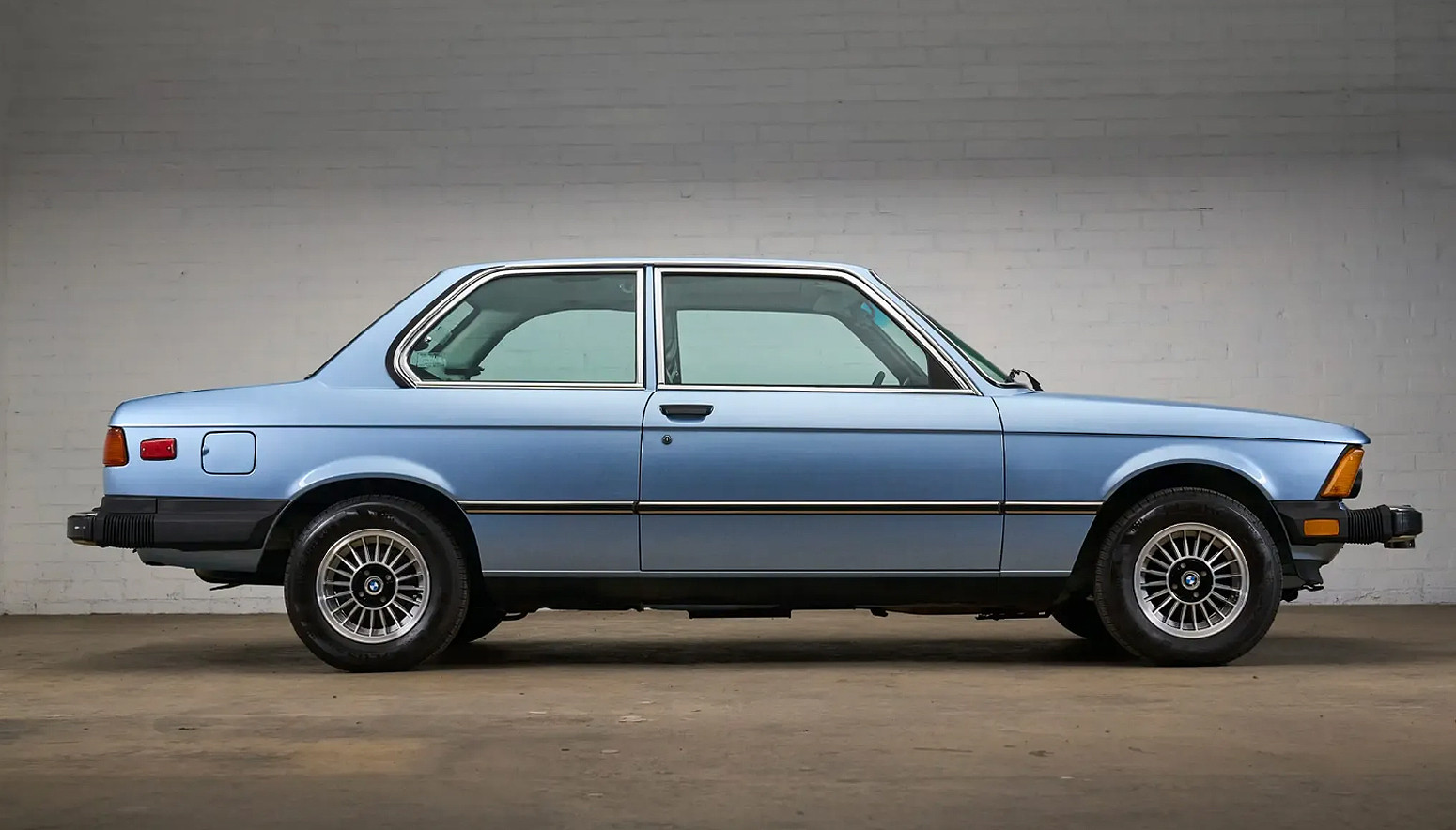 BMW iz 1977. prešao samo 14.500 km – izgleda kao da je upravo izašao iz salona FOTO