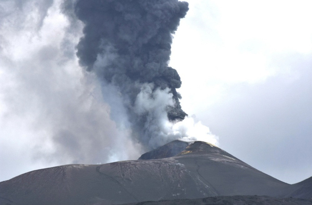 Haos na Siciliji; Etna izbacuje pepeo u atmosferu: Otkazani letovi