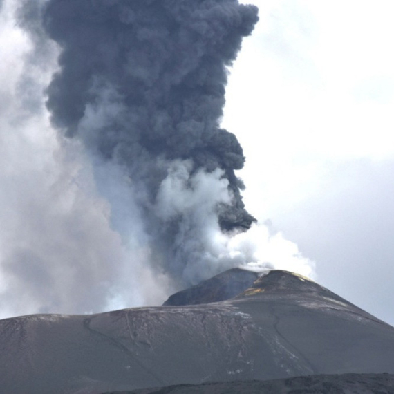 Haos na Siciliji; Etna izbacuje pepeo u atmosferu: Otkazani letovi