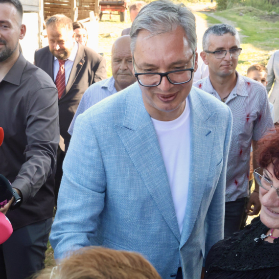Vučić obradovao građane Nove Varoši: "Dovešćemo fabriku"; Posao za bar 100 žena
