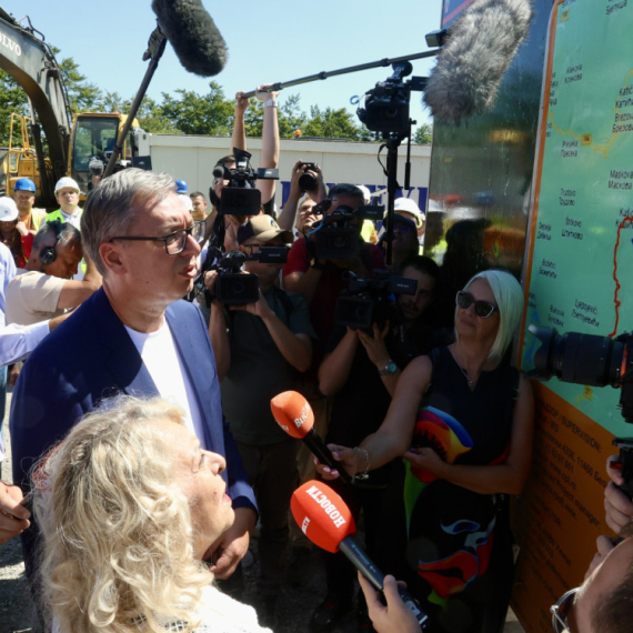 Vučić najavio nove kilometre puteva i brzih saobraćajnica u Srbiji: "Ponosan na to koliko se radi i gradi"