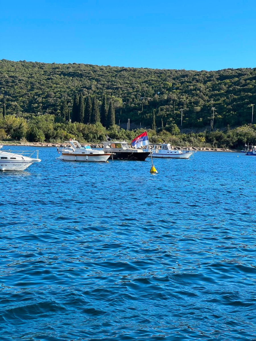 Ovde kao da je vreme stalo: Skriveno selo na Crnogorskom primorju pravi je raj na zemlji FOTO
