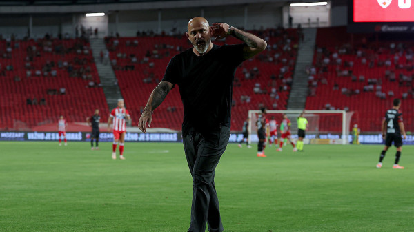 Stanković dobio crveni karton, pa se posvađao sa publikom!