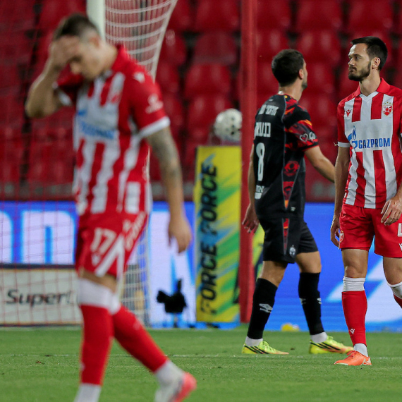 Zvezdaši digli ruke – "Uprava napolje", pa egzodus sa stadiona! VIDEO