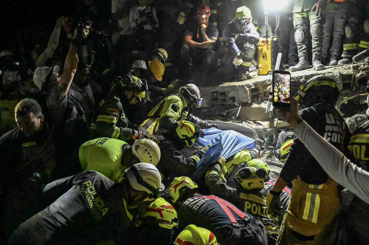 Spasena beba iz ruševina u Kolumbiji; Bila zarobljena ispod betonskih ploča FOTO/VIDEO
