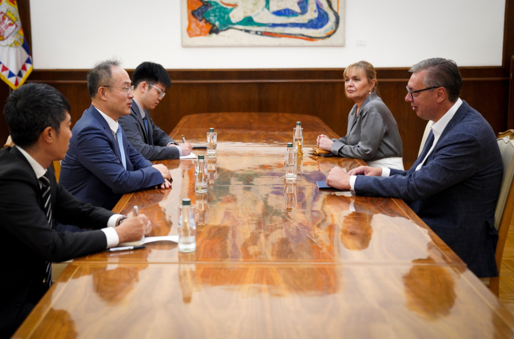 Vučić se sastao sa ambasadorom Kine Li Mingom FOTO