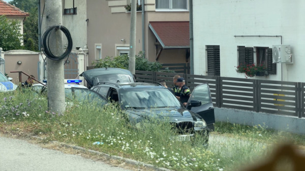 Pokušao da pobegne policiji: Presretnut BMW X5, vozaču stavljene lisice FOTO