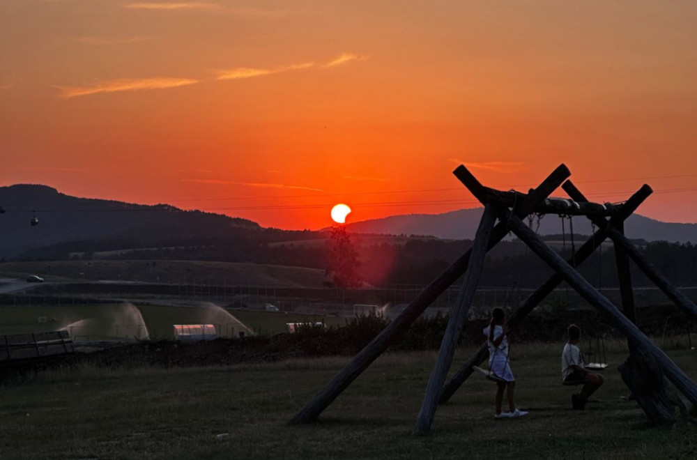 Prve fotografije pomračenja Sunca u Srbiji: Nestvarni prizori FOTO