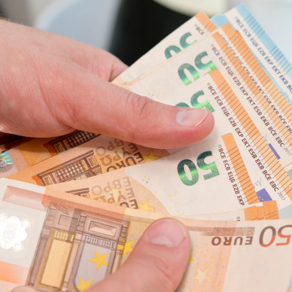 Čuvena banka gasi račune za oko 21.000 ljudi