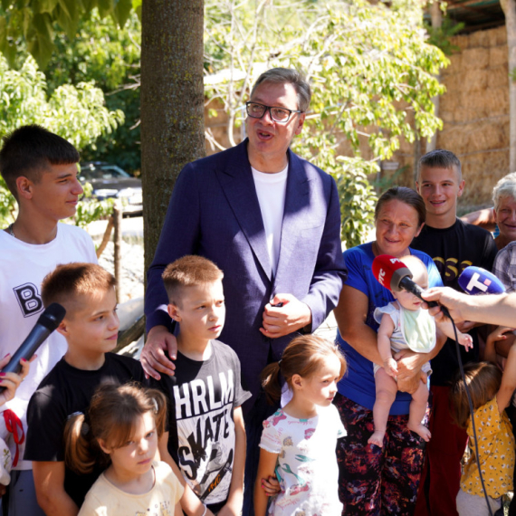 Porodica se požalila da im je kuća najveći problem, Vučić odmah reagovao: "Rešićemo to, ovako ili onako" VIDEO